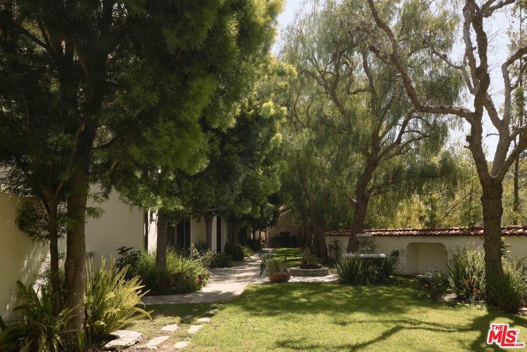 9301 Cherokee Ln