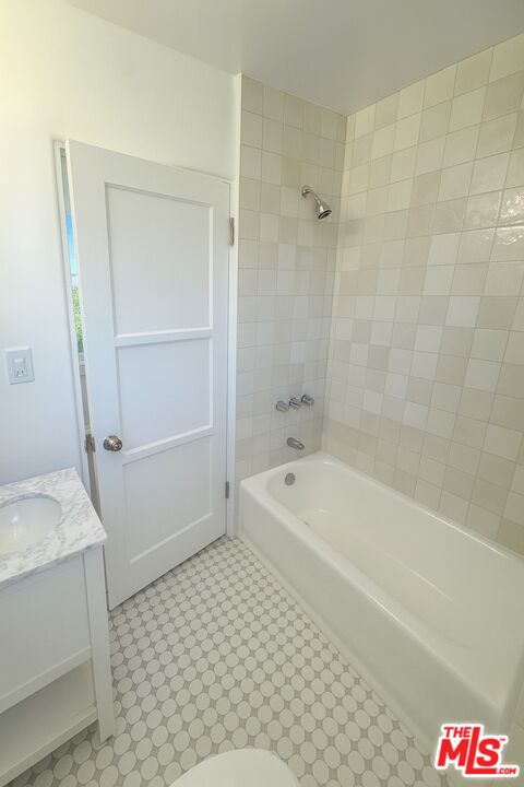 1201 N Crescent Heights Unit: 302