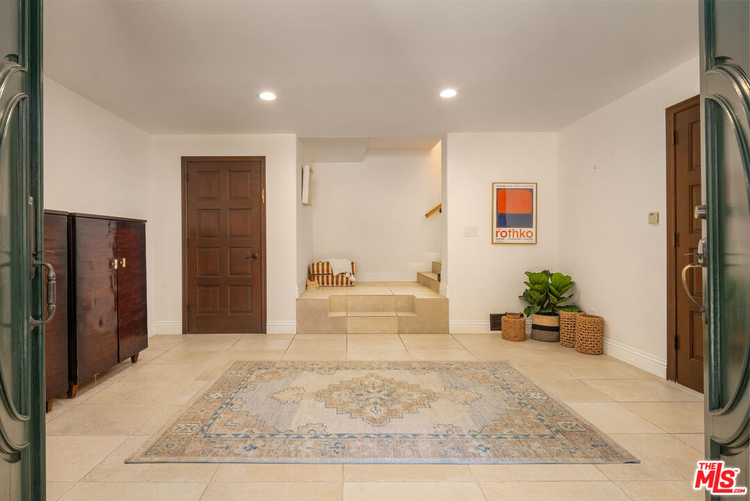 1508 N Beverly Glen Blvd