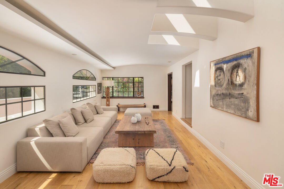 1508 N Beverly Glen Blvd