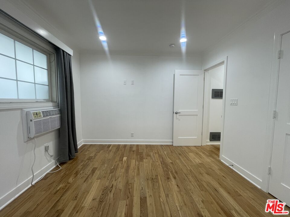 1126 N Formosa Ave Unit: 4