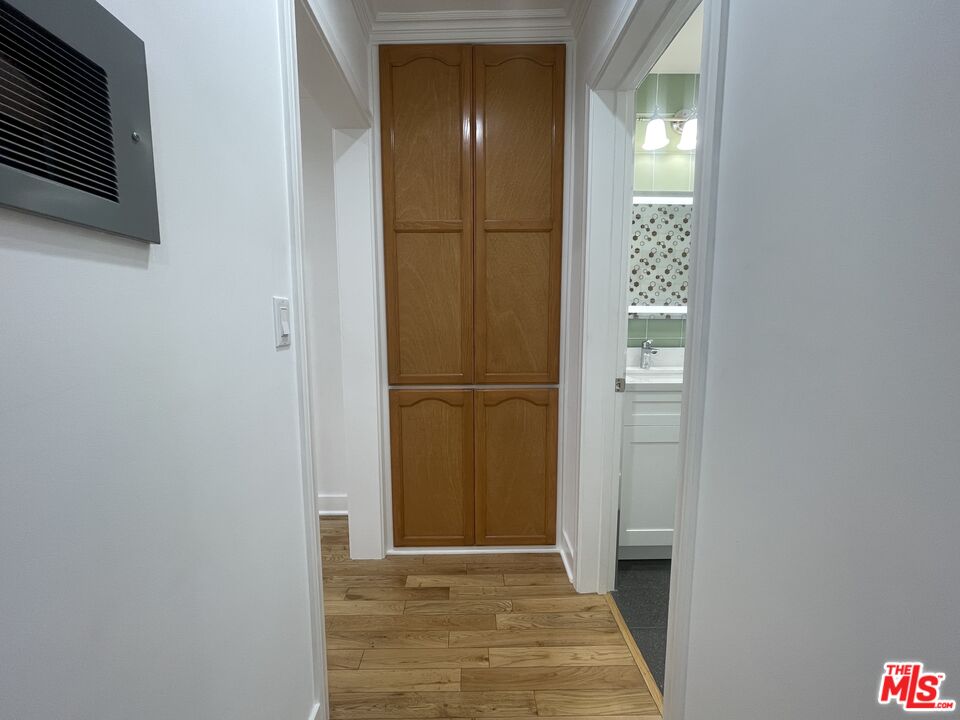 1126 N Formosa Ave Unit: 4