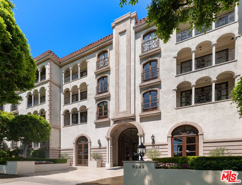 9249 Burton Way Unit: 501