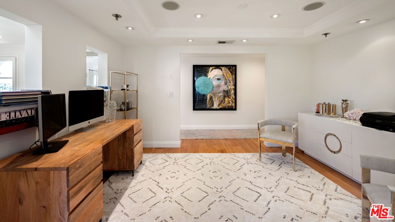 9249 Burton Way Unit: 501