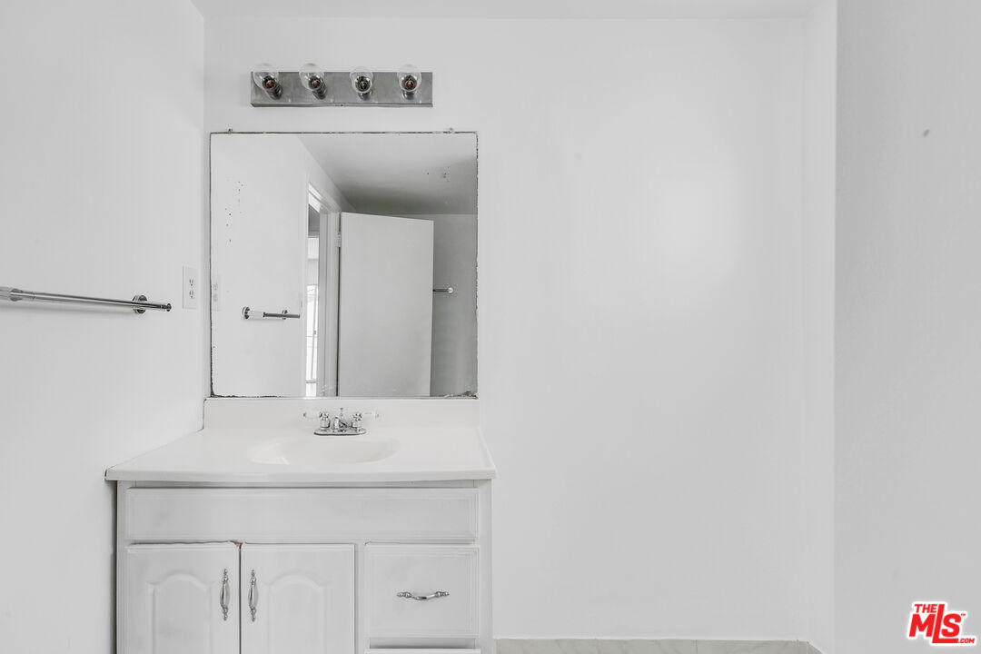 17321 Castellammare Dr Unit: 3