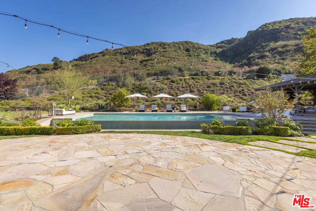 2052 Shadow Creek Dr