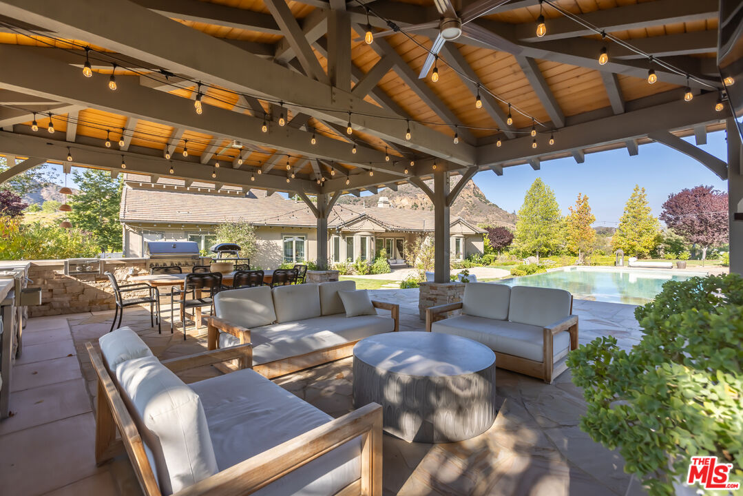 2052 Shadow Creek Dr