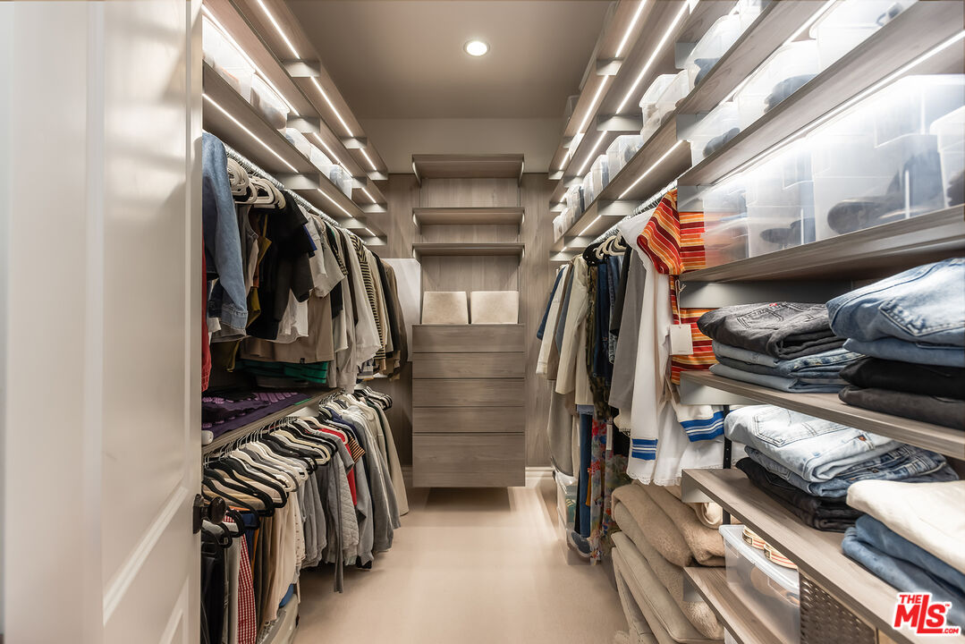 2052 Shadow Creek Dr