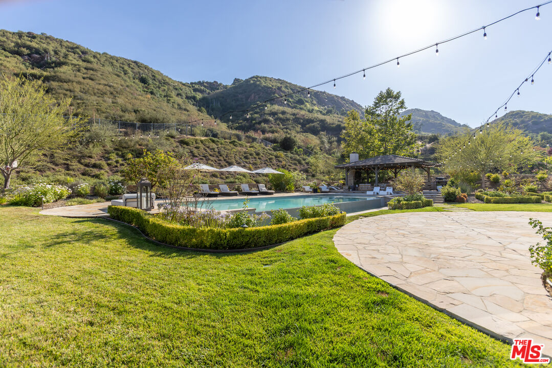 2052 Shadow Creek Dr