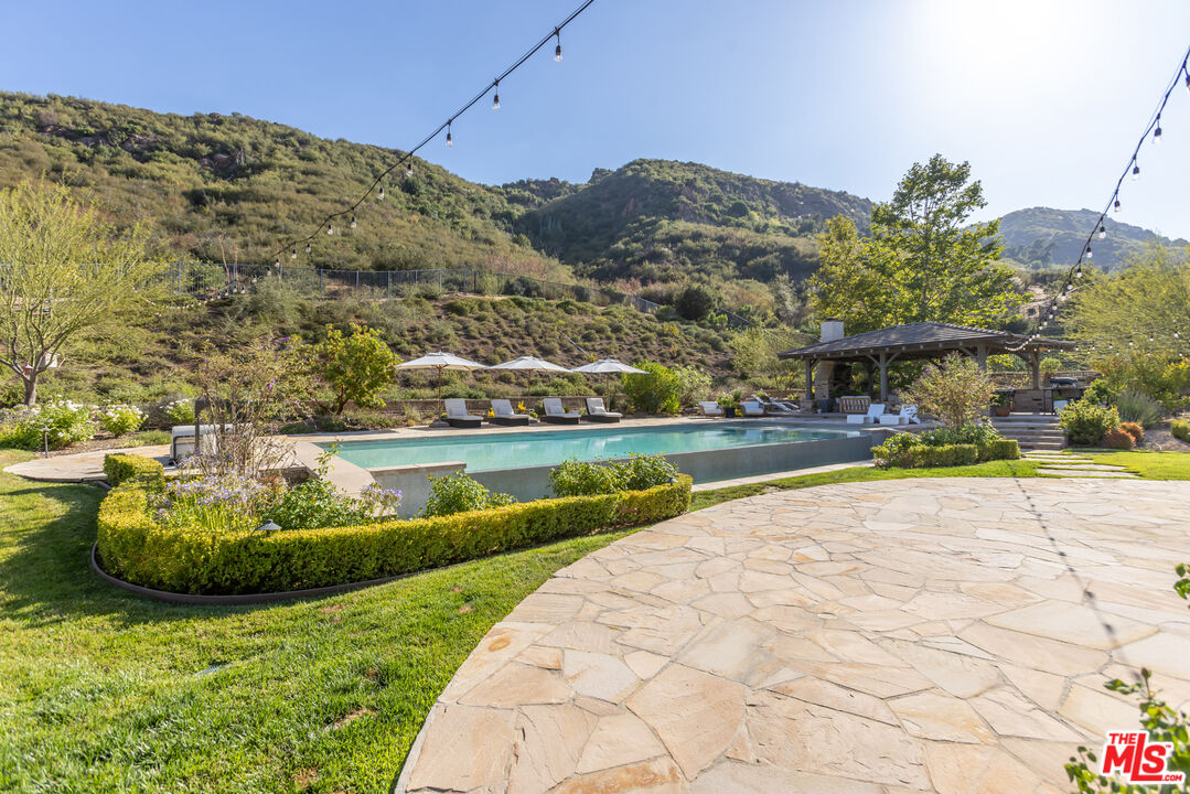 2052 Shadow Creek Dr