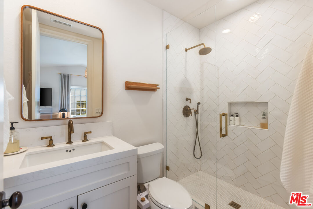 2052 Shadow Creek Dr