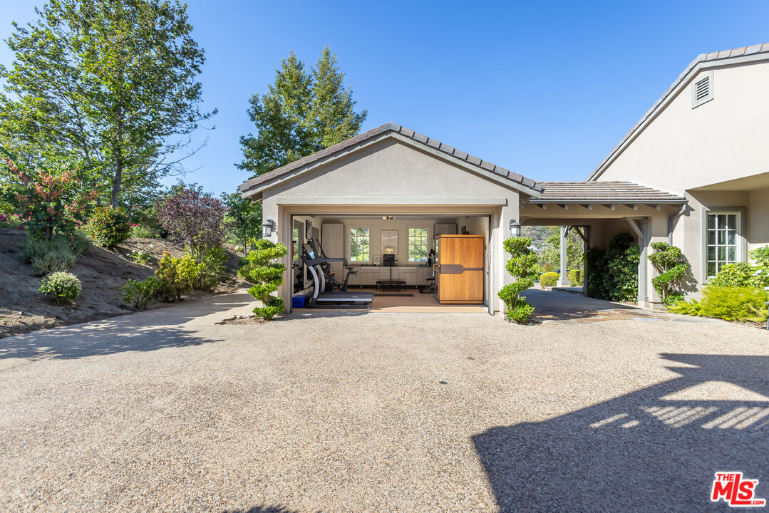 2052 Shadow Creek Dr