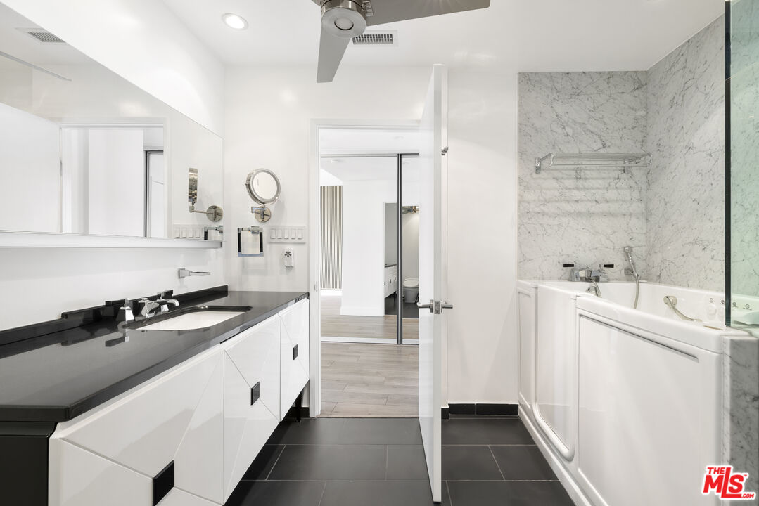 4267 Marina City Dr Unit: PH 4