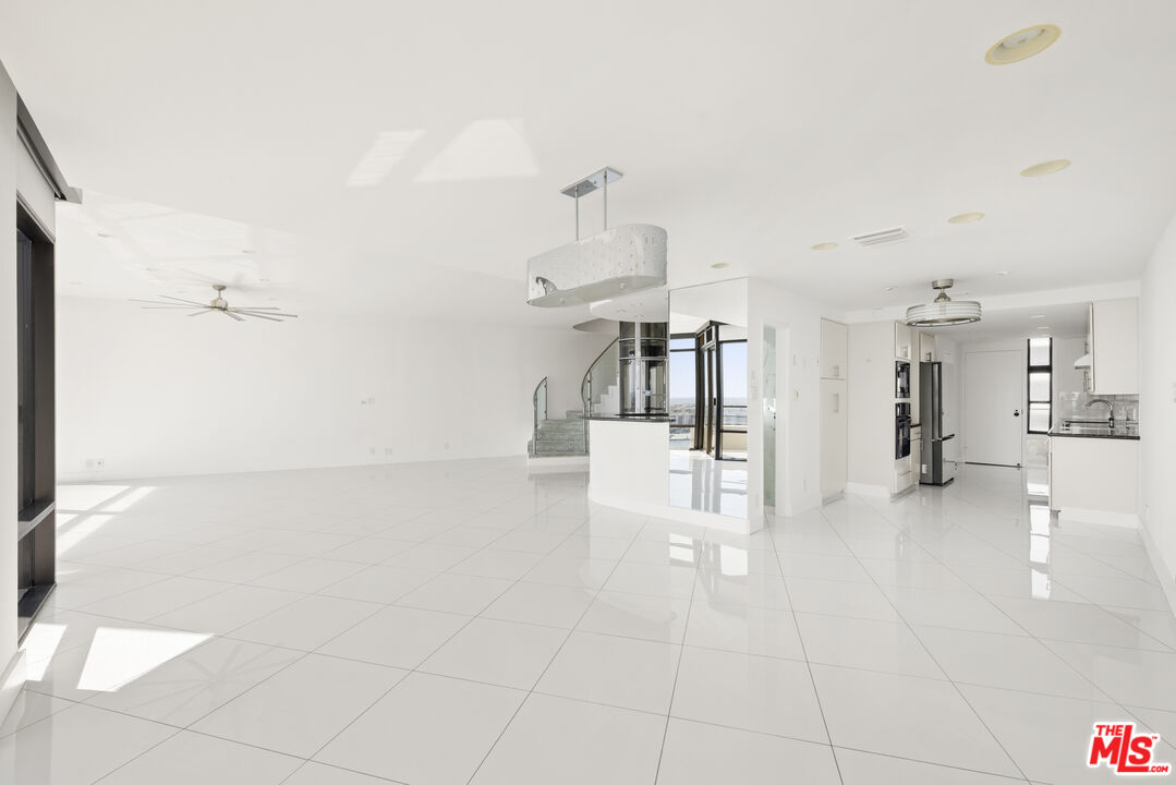 4267 Marina City Dr Unit: PH 4