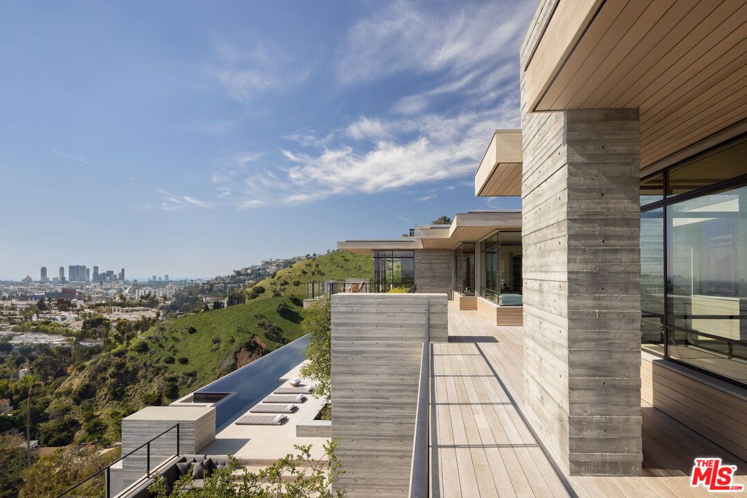 7661 Curson Ter
