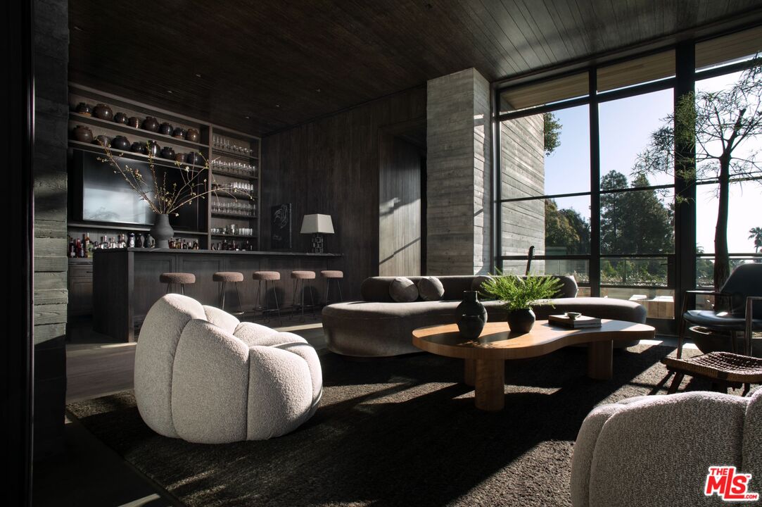 7661 Curson Ter