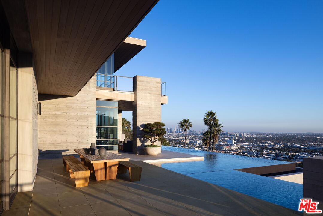 7661 Curson Ter
