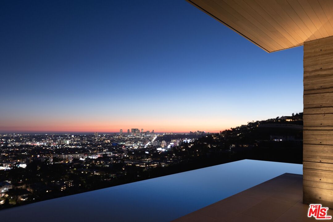 7661 Curson Ter