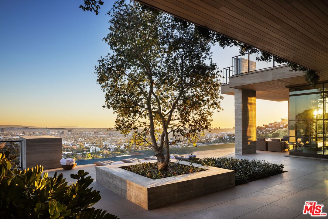 7661 Curson Ter