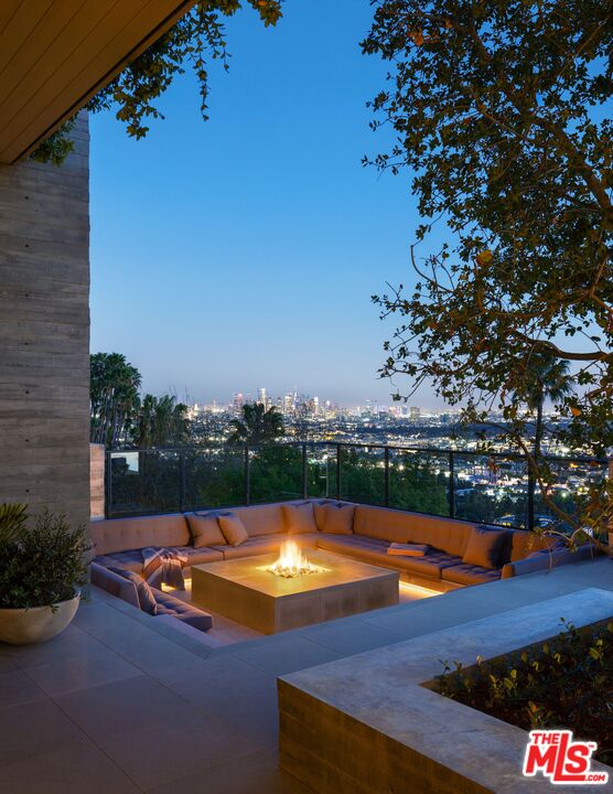 7661 Curson Ter