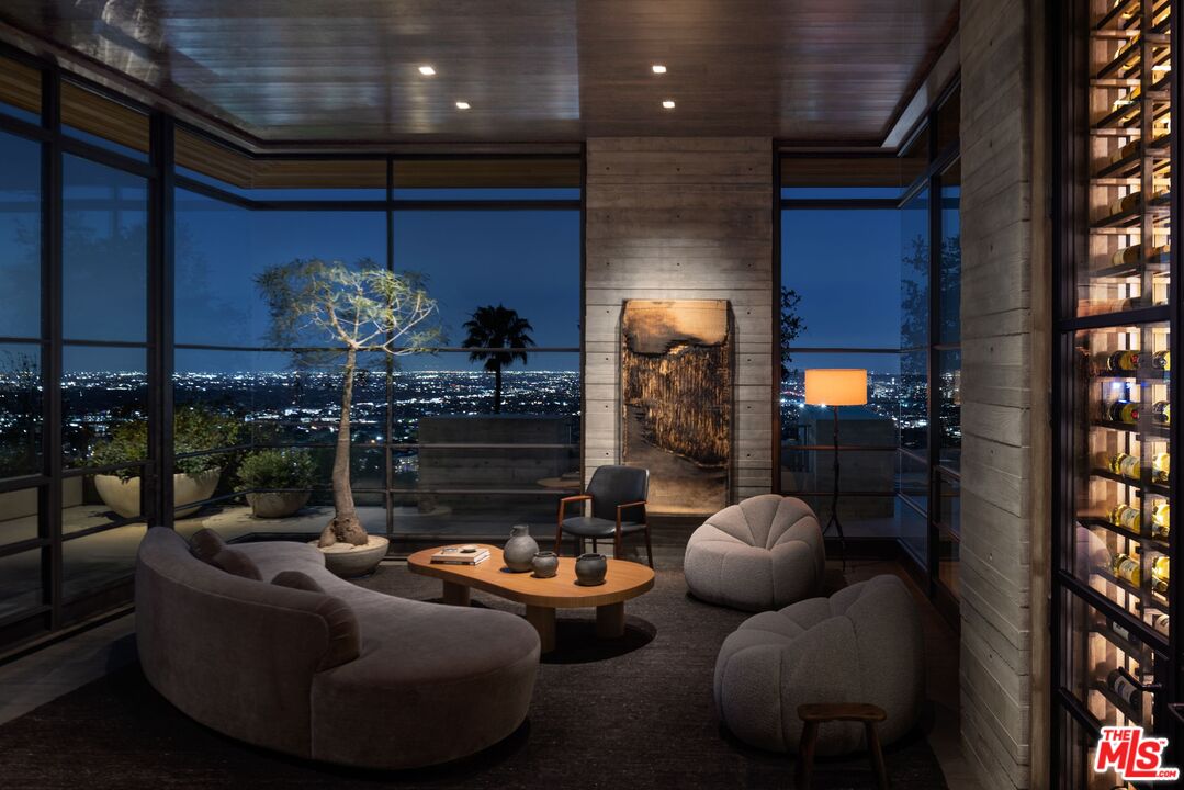 7661 Curson Ter