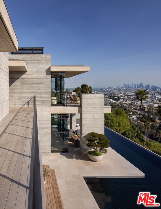 7661 Curson Ter