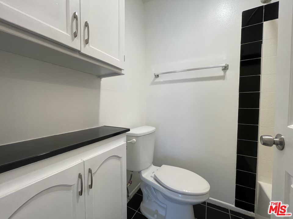 1337 N Sierra Bonita Ave Unit: 302