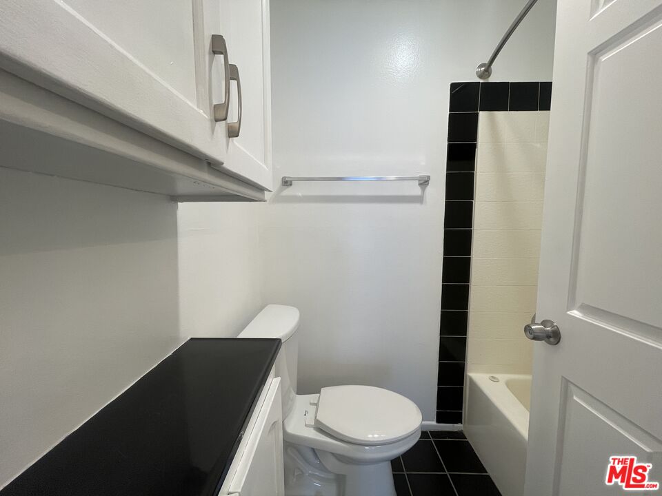 1337 N Sierra Bonita Ave Unit: 302