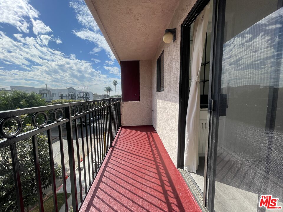1337 N Sierra Bonita Ave Unit: 302