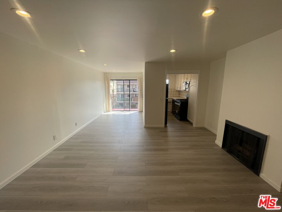 1337 N Sierra Bonita Ave Unit: 302