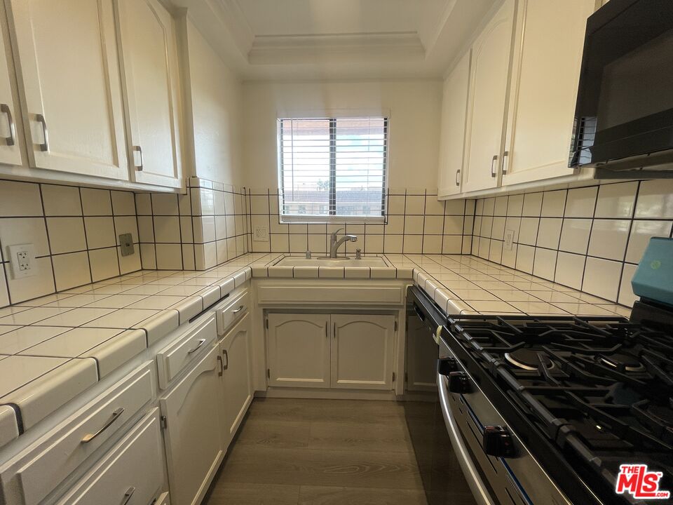 1337 N Sierra Bonita Ave Unit: 302