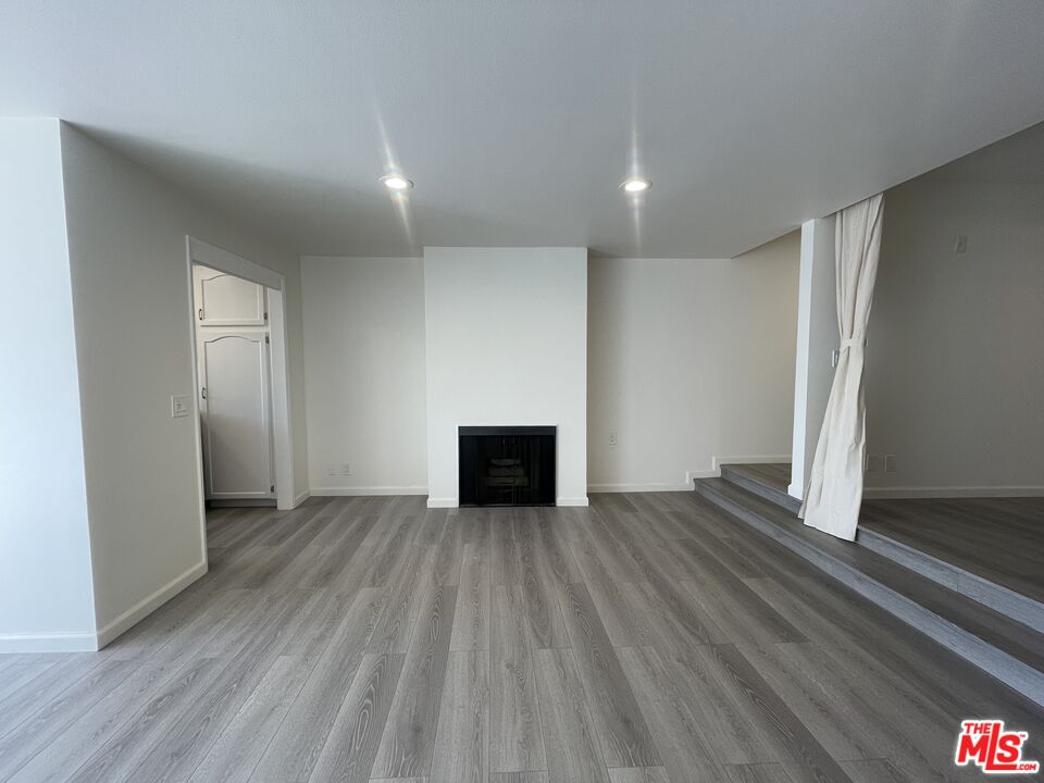 1337 N Sierra Bonita Ave Unit: 302