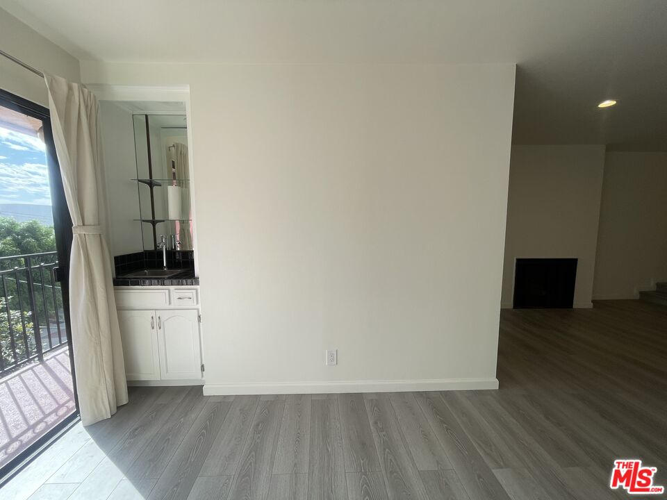 1337 N Sierra Bonita Ave Unit: 302