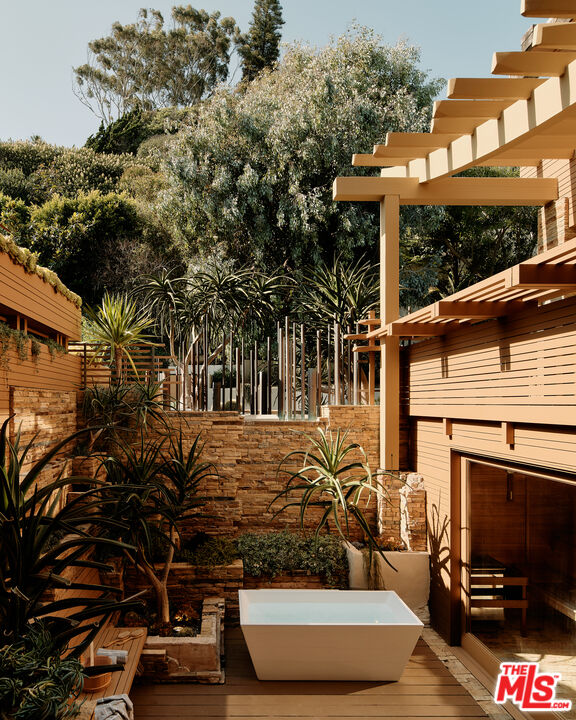 26820 Malibu Cove Colony Dr