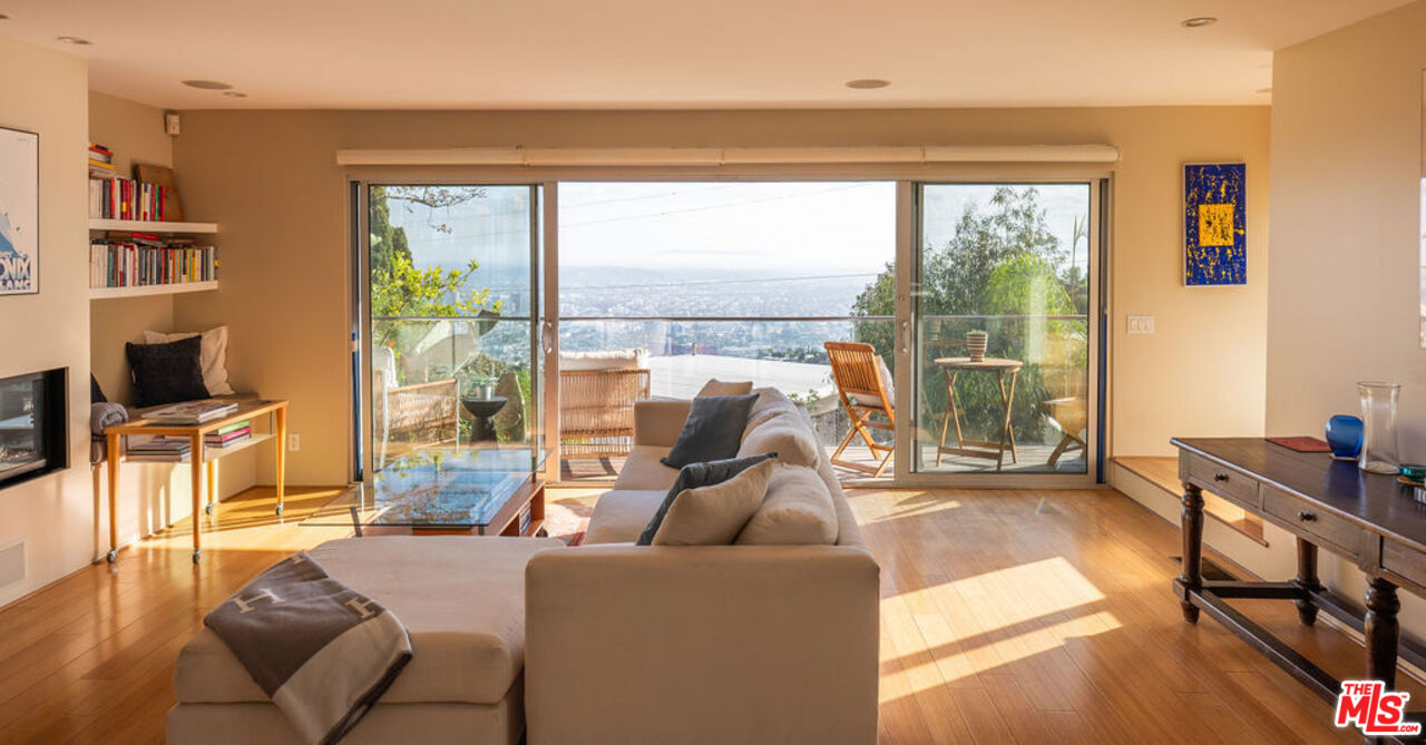 2158 Sunset Plaza Dr