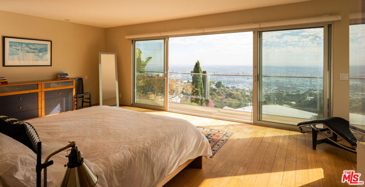 2158 Sunset Plaza Dr