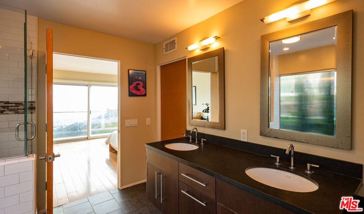 2158 Sunset Plaza Dr