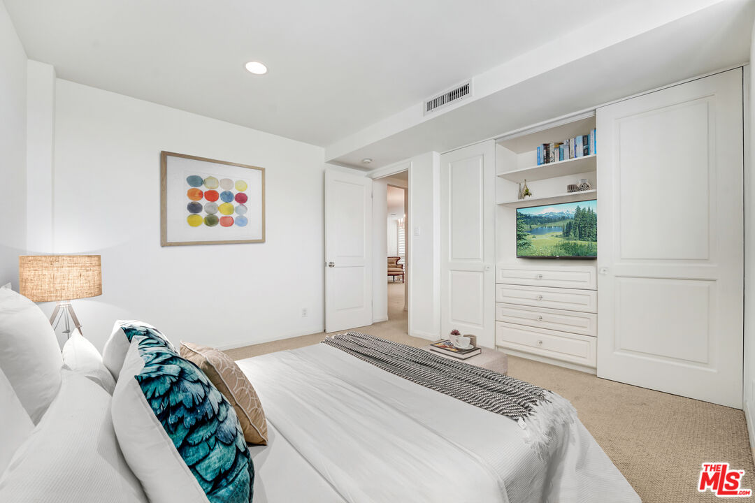 969 Hilgard Ave Unit: 1002