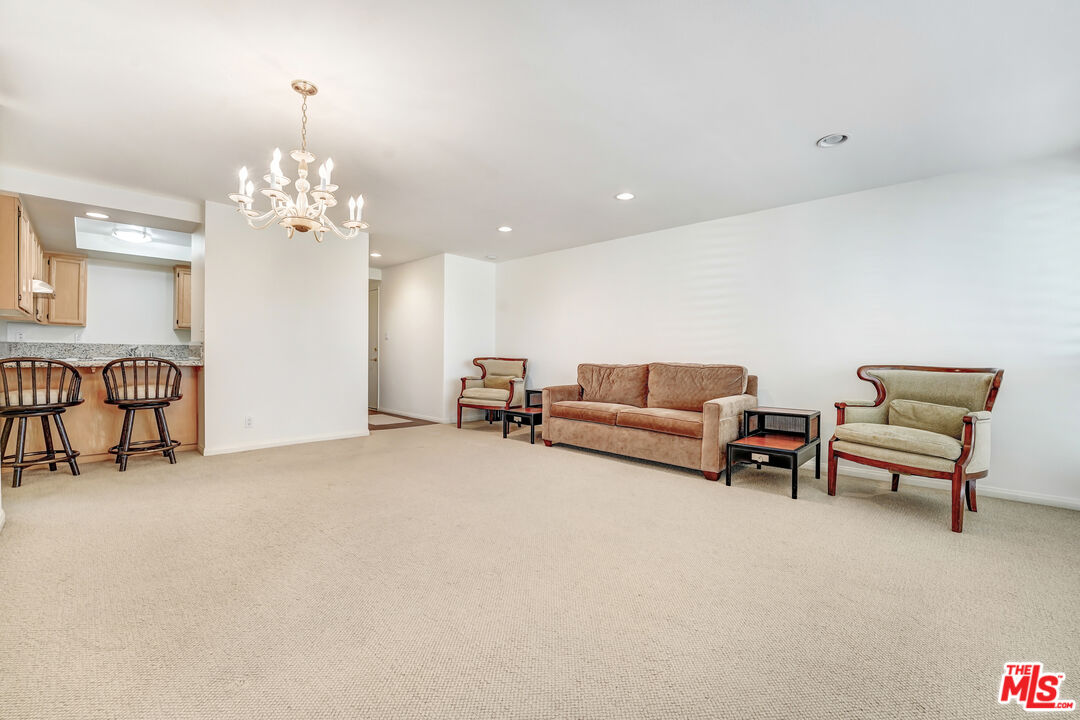 969 Hilgard Ave Unit: 1002