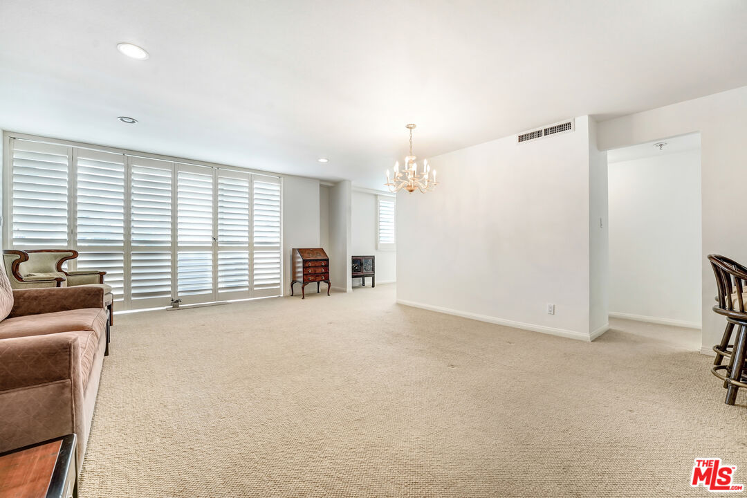 969 Hilgard Ave Unit: 1002