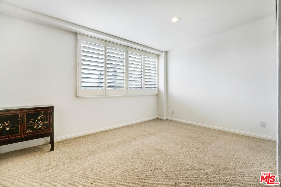 969 Hilgard Ave Unit: 1002