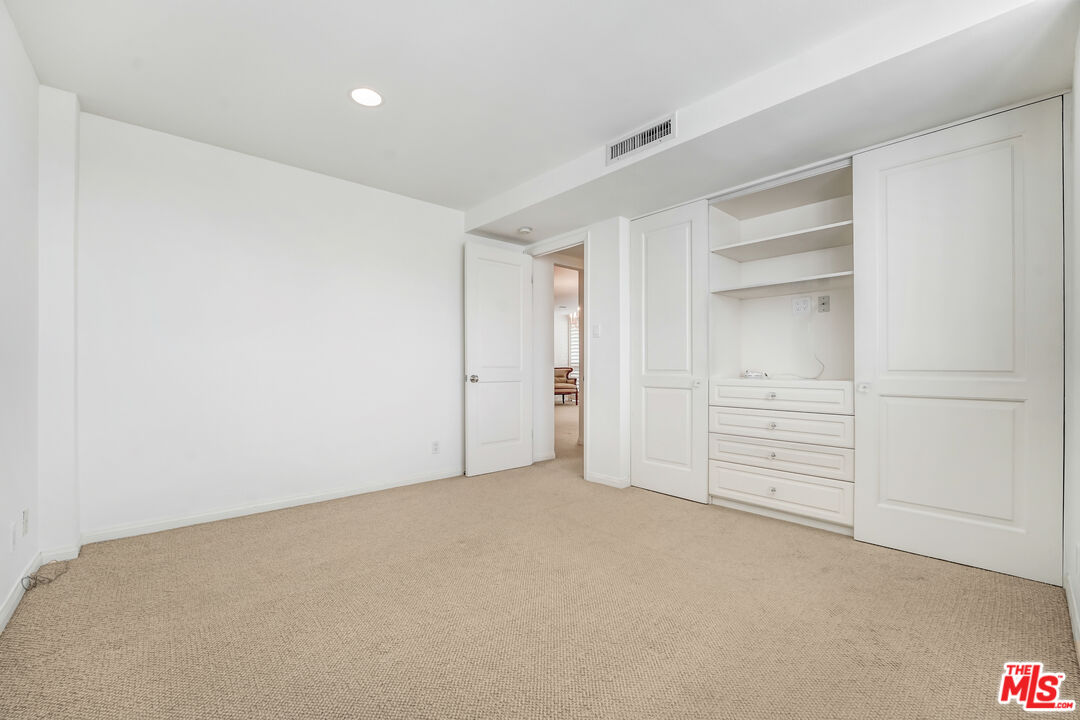 969 Hilgard Ave Unit: 1002