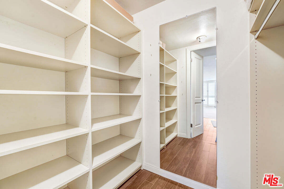 969 Hilgard Ave Unit: 1002