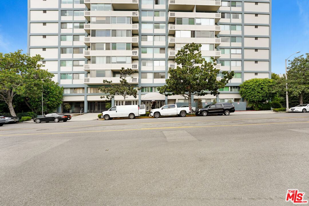 969 Hilgard Ave Unit: 1002