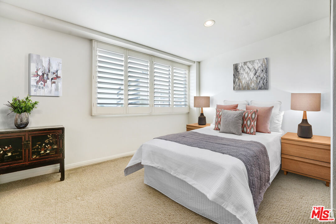 969 Hilgard Ave Unit: 1002