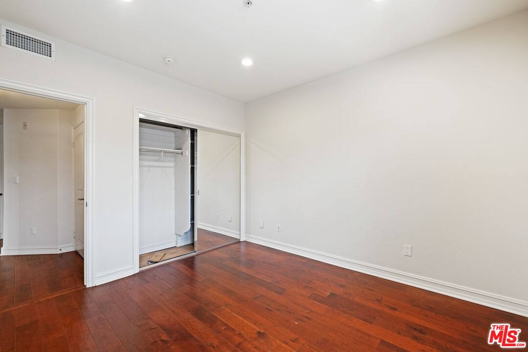 14242 Burbank Blvd Unit: 103