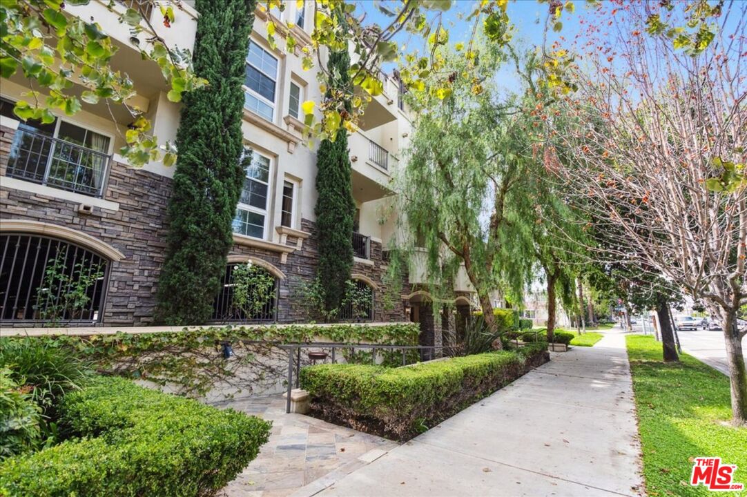 14242 Burbank Blvd Unit: 103