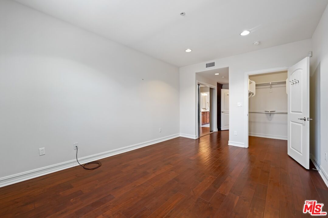 14242 Burbank Blvd Unit: 103