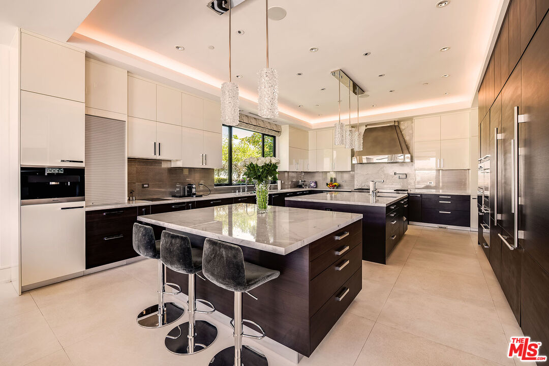 565 Evelyn Pl