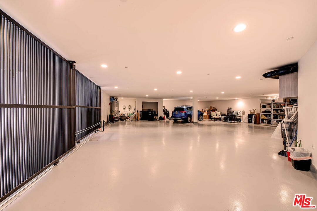 565 Evelyn Pl